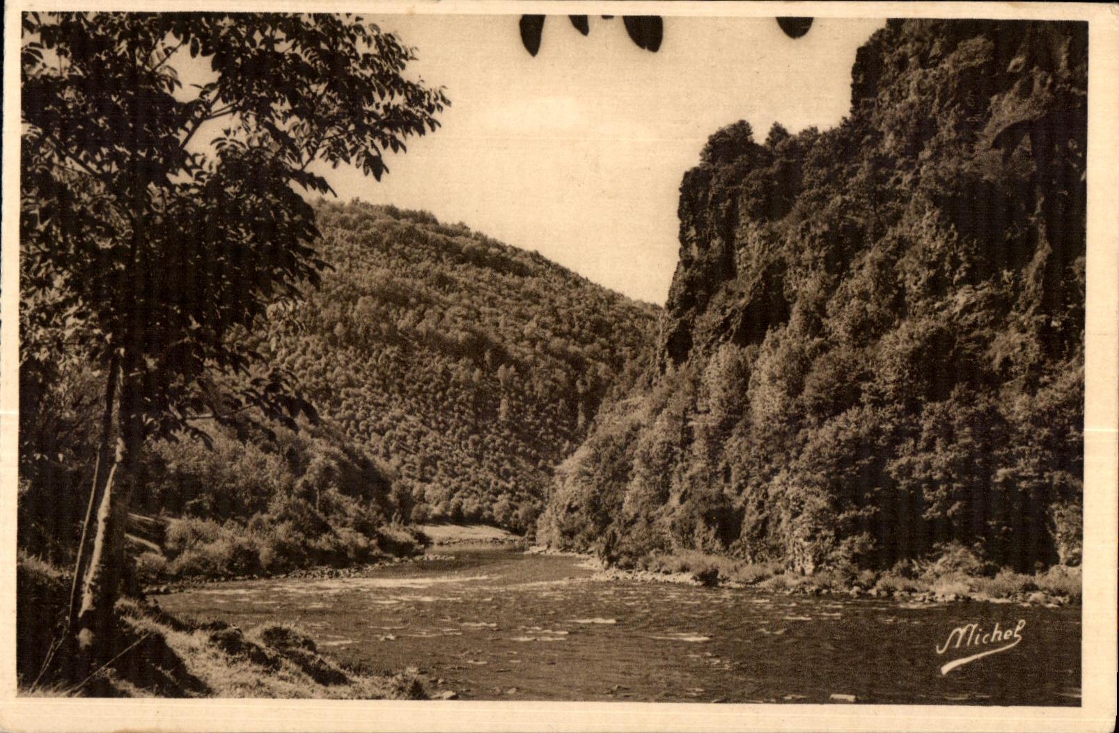 Gorges de la Dordogne — vue du Chemin de Rive — Les Éditions Héliogravure d'Art Michel, Marcillac-la-Croisile (Corrèze)