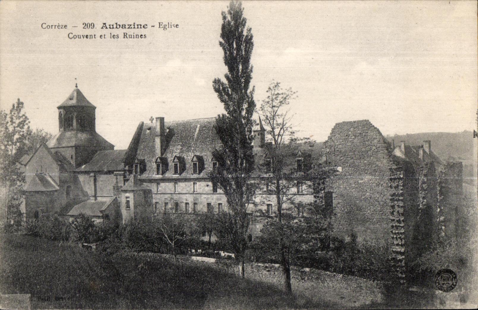 CPA Correze Aubazine Eglise Couvent et les Ruines