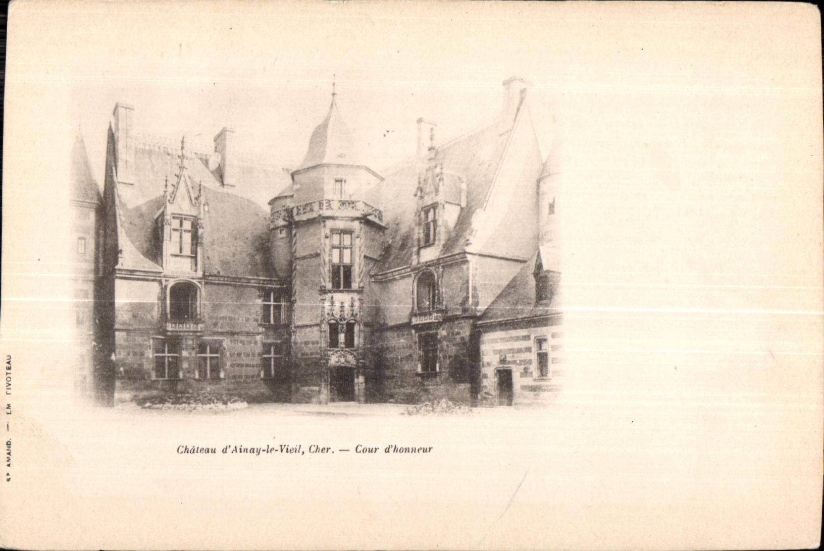 Chateau d Ainay le Viel - Cour d Honneur - CPA 