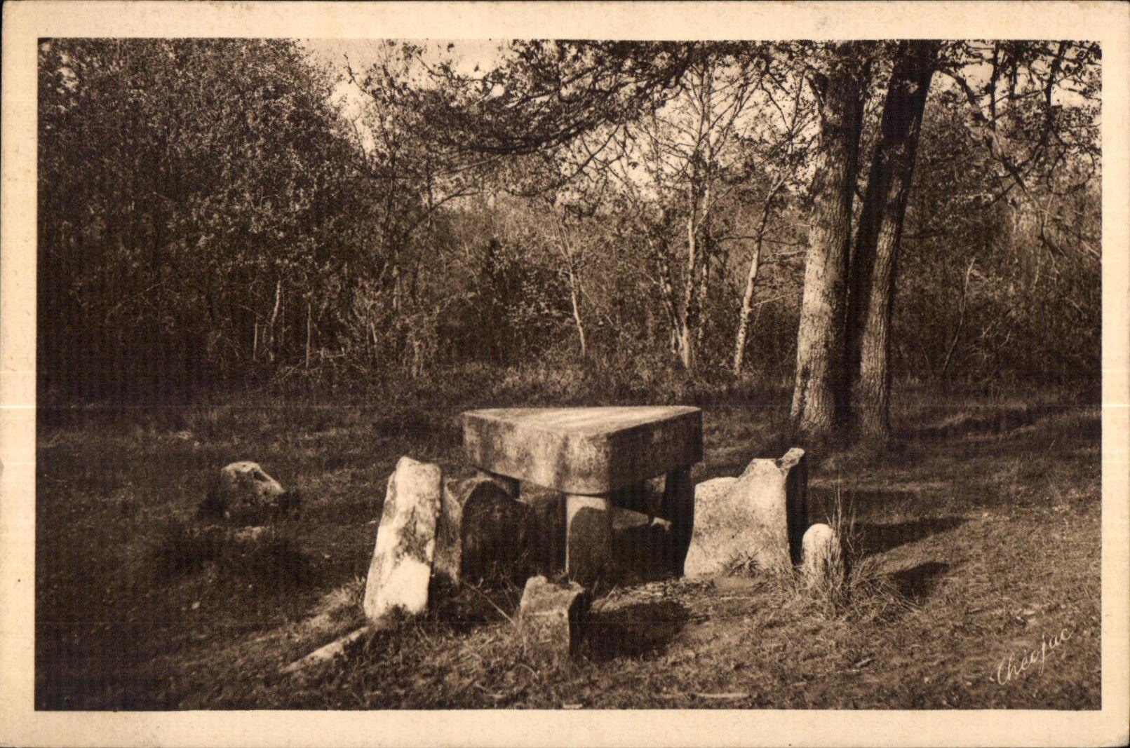 Saint Amand - La Table des Trois Seigneurs - CPA 