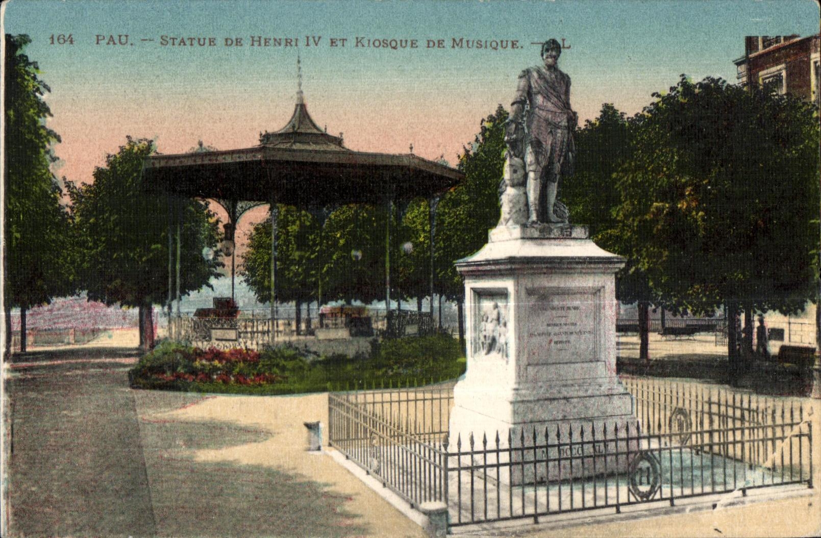 Pau - Statue de Henri IV - Kiosque de Musique - CPA 