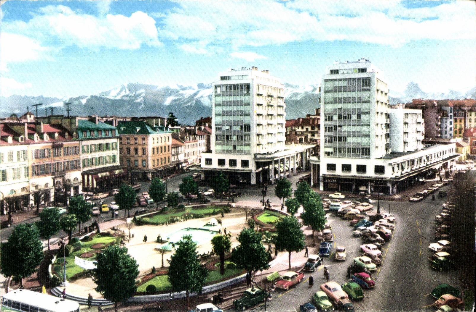 CPSM Pau (B P) La Place Clemonceau et les Pyreness