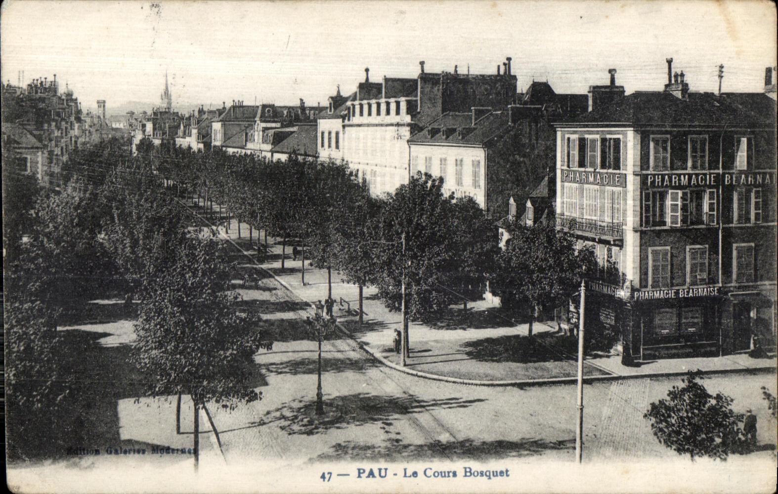 PAU - Le Cours Bosquet — vue urbaine avec pharmacie — Édition Galeries Modernes, n°47