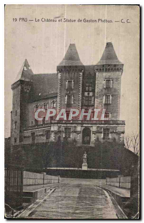 CPA Pau Le Chateau et Statue de Gaston Phebus