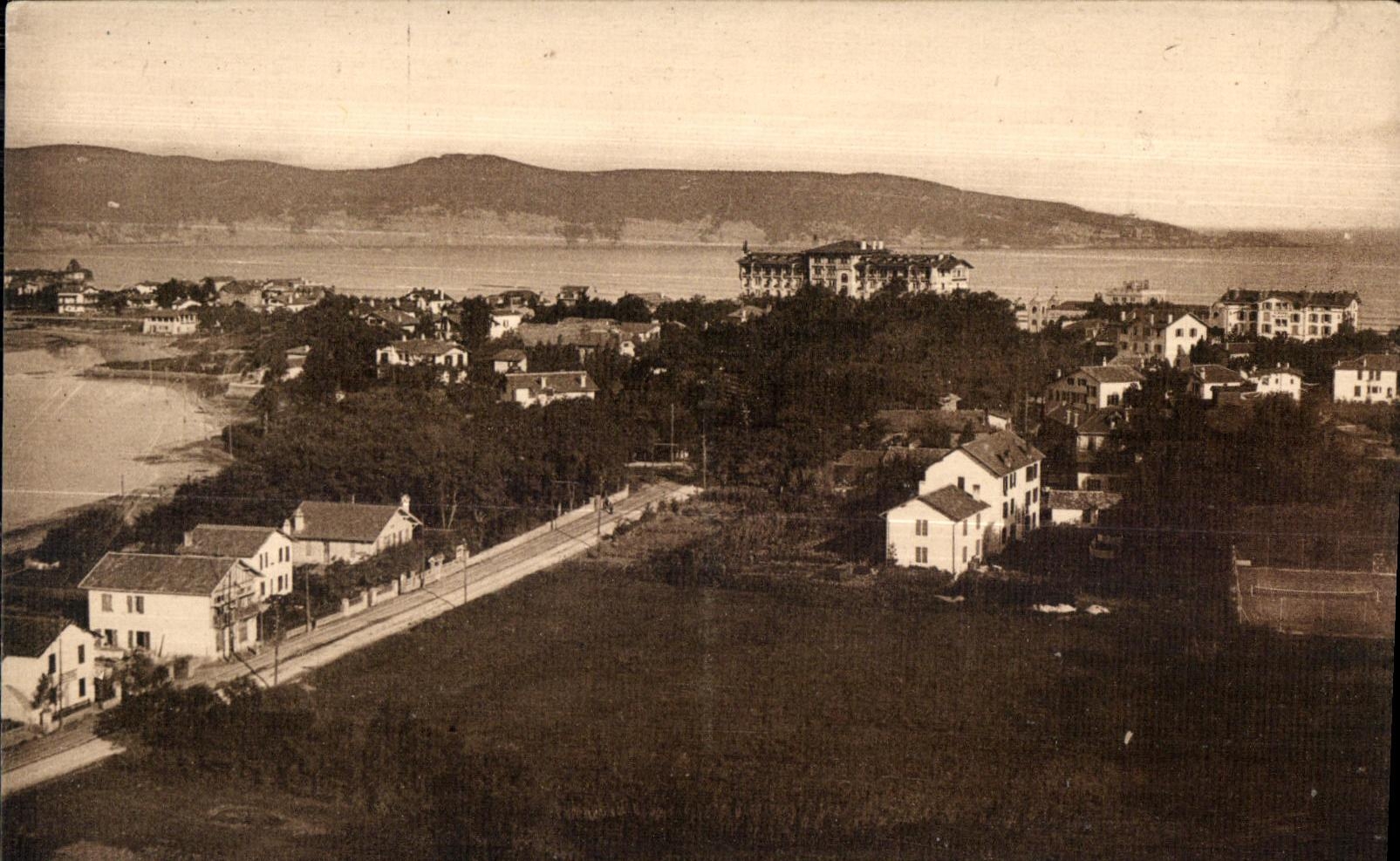Cap Figuier — Ansicht der Villen und des Hotels — Phototypie Marcel Delbog