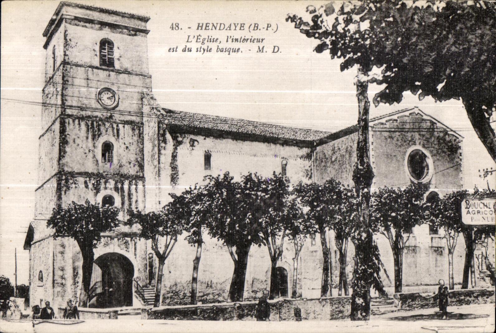 Hendaye (B.P.) — L'Église, l'intérieur est du style basque — M. D.