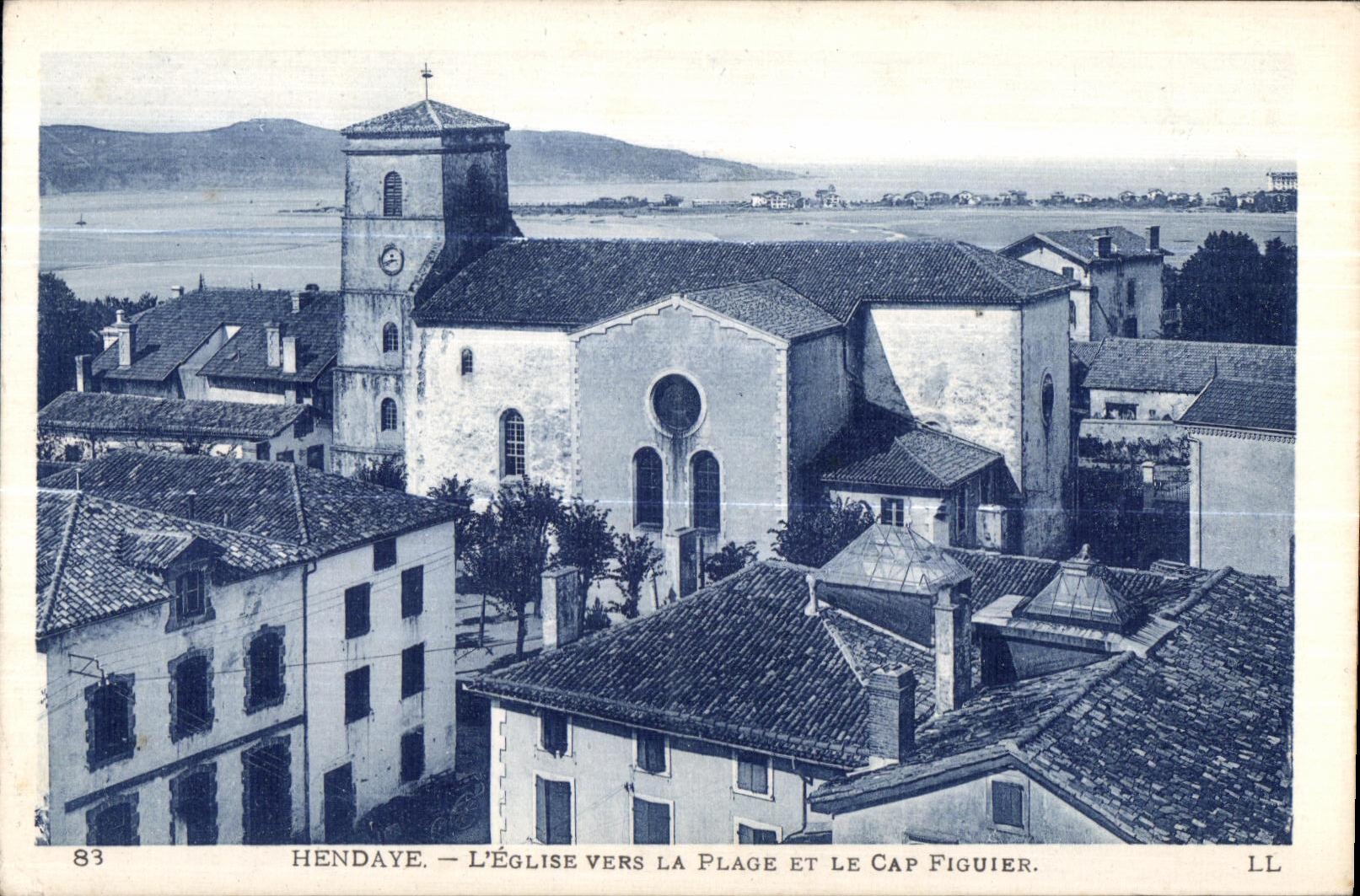 CPA Hendaye L Eglise Vers la Plage et le Cap Figuier