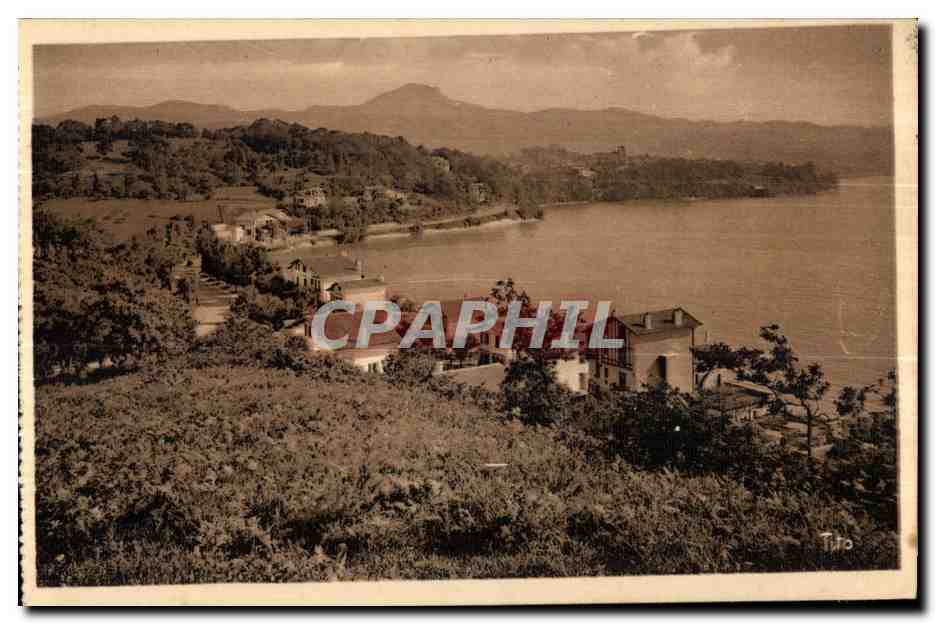 Vue sur la Ville et le Pic des Trois Couronnes — Hendaye — Les Villas de l'Avenue de la Plage
