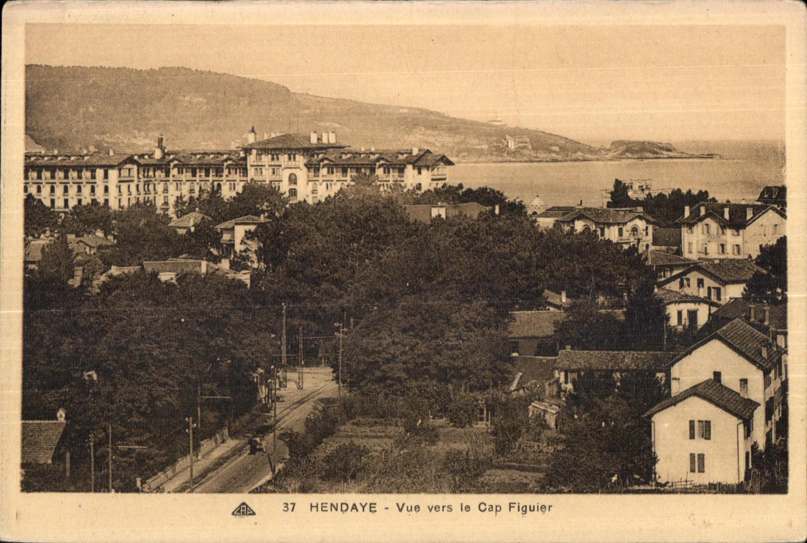 Hendaye - Vue vers le Cap Figuier — éditeur C. des Arts Photomécaniques, Strasbourg, n° 37