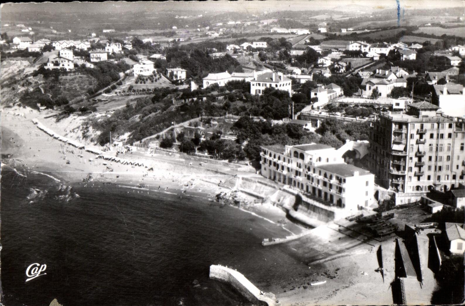 CPA Guethary Vue aerienne La Plage et le Casino (Operateur Ed Grafouliere Longon)