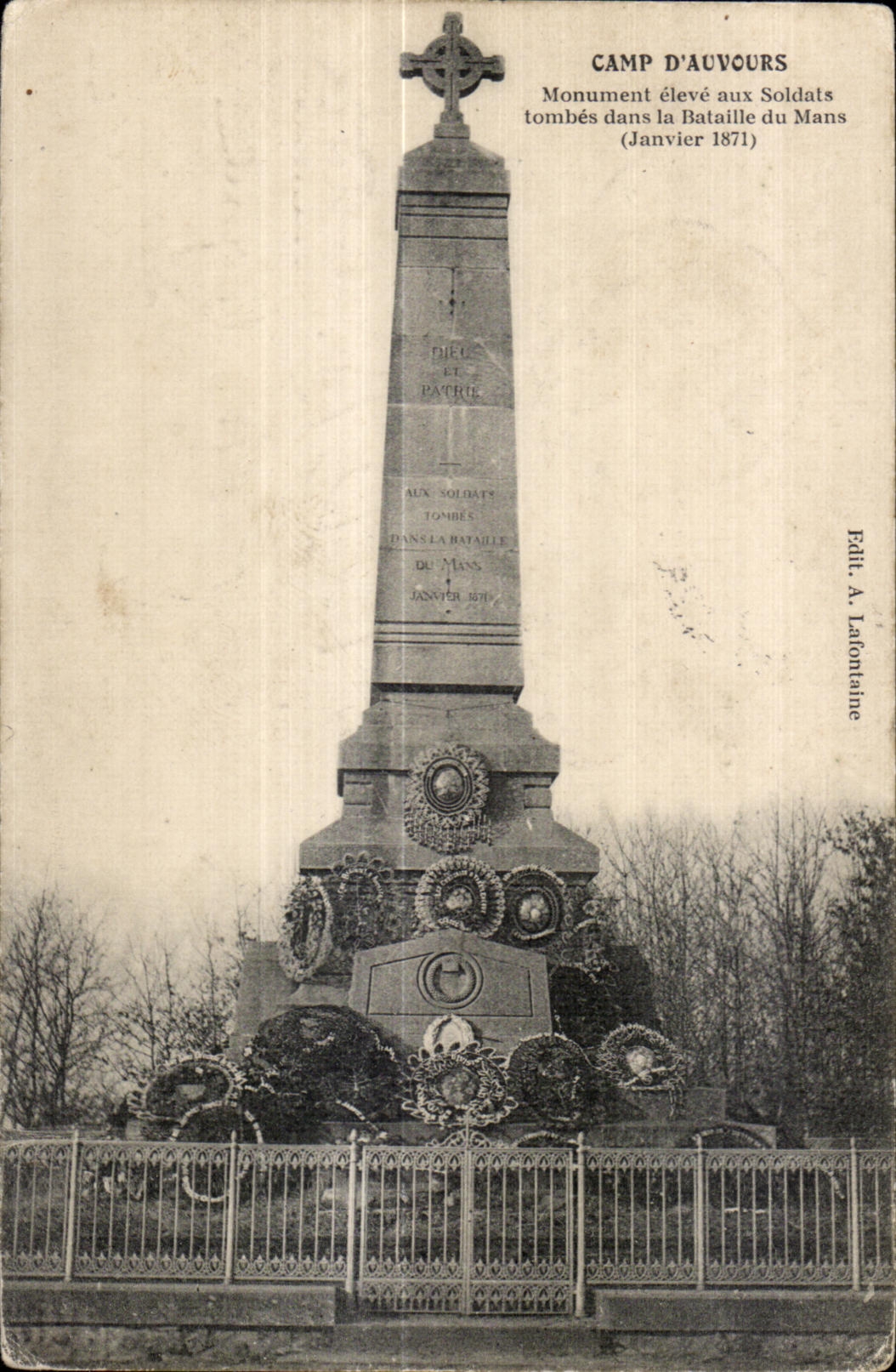 CPA Camp D Auvours Monument eleve aux Soldats tombes dans la Bataille du Mans