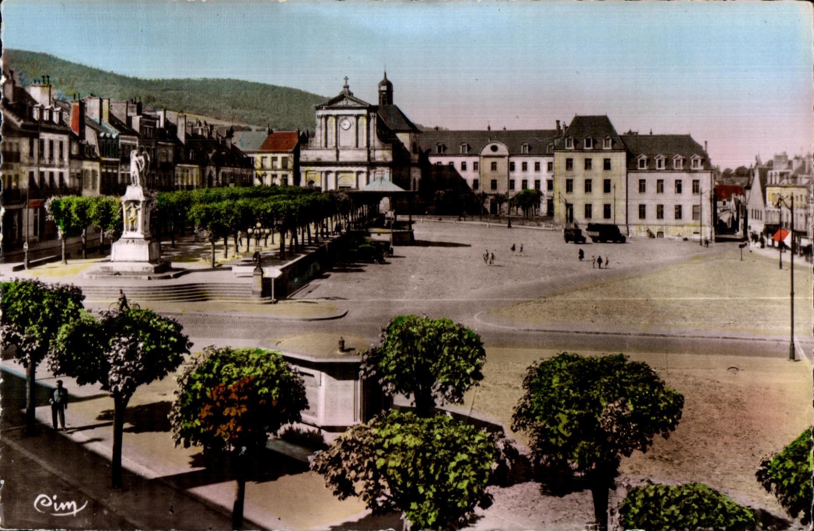 Autun (S.-et-L.) — La Place du Champ de Mars et le Collège Bonaparte — Cim
