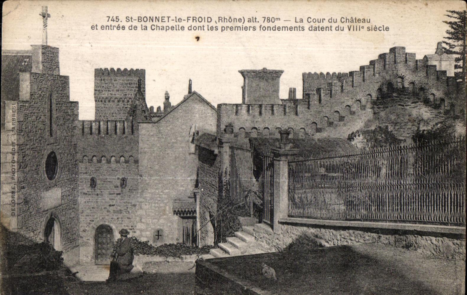 Saint Bonnet le Froid - La Cour du Chateau - CPA 