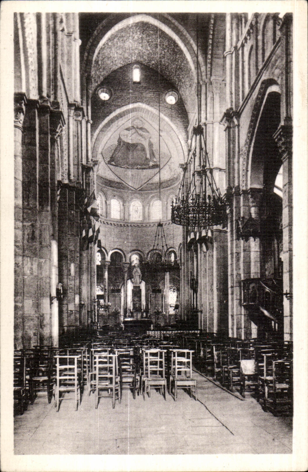 Paray-le-Monial — Intérieur de la Basilique du Sacré-Cœur — Éditeur Arin Photomécanique, Paris