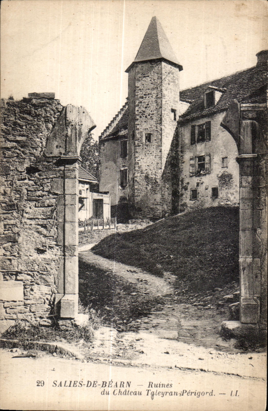 SALIES-DE-BÉARN — Ruïnes van het kasteel Tqleyran-Périgord — LL