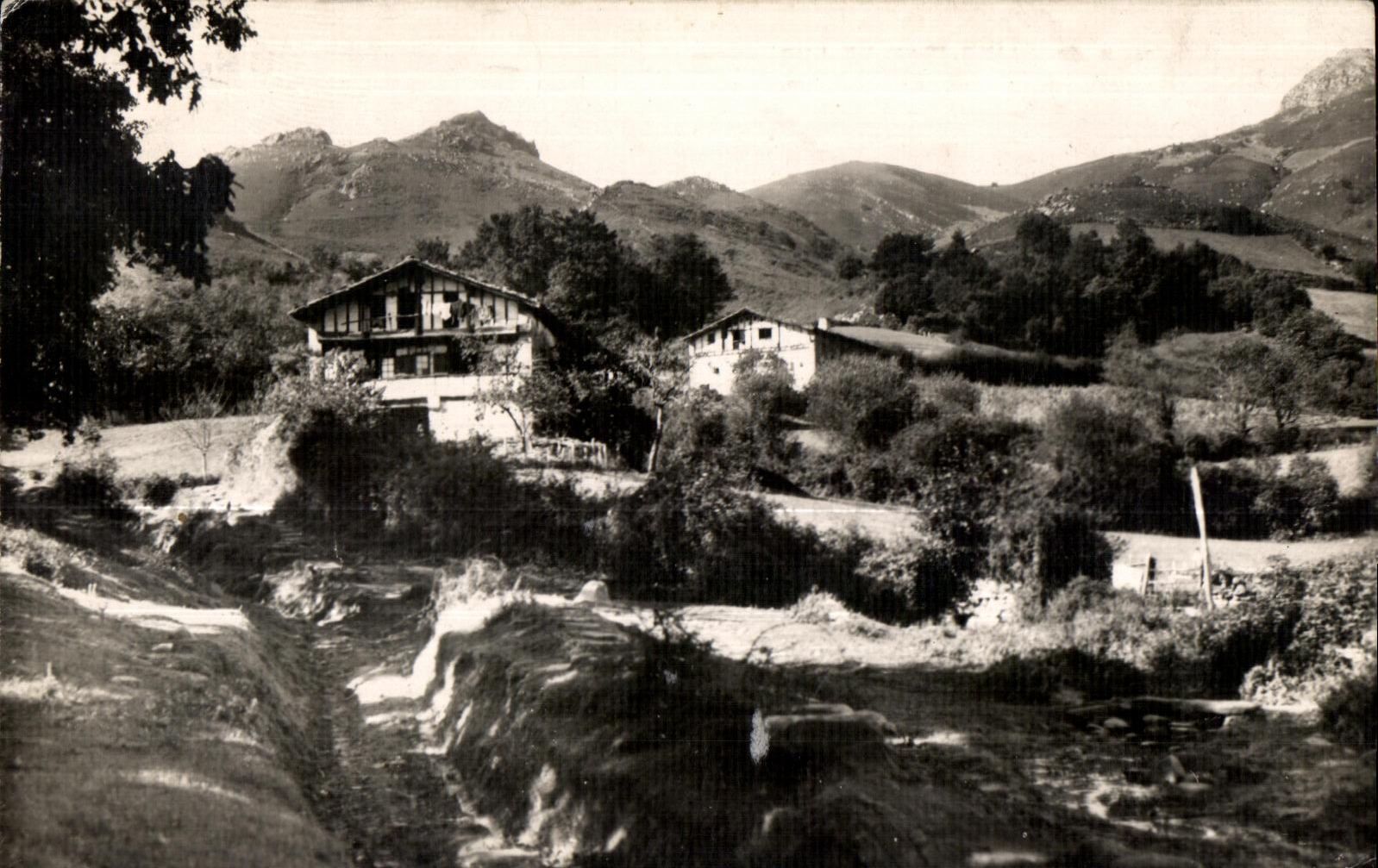 Environs de SAINT-JEAN-DE-LUZ — La Rhune et Vieilles fermes basques — Édition CERASIN