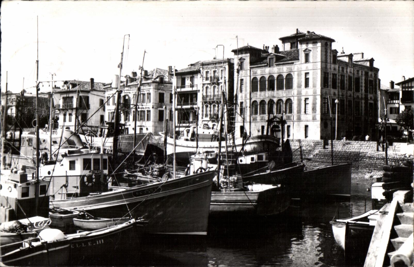 Saint-Jean-de-Luz — Le Port et Maison de l'Infante — Réal-Photo