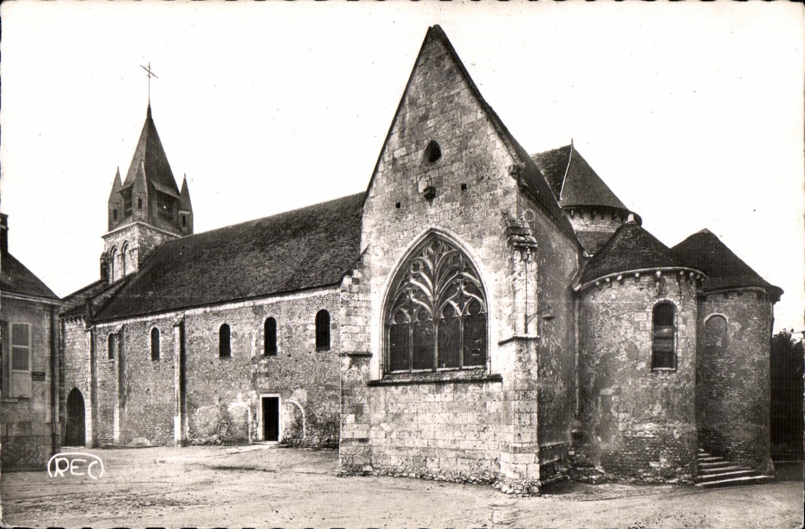 Mehun-sur-Yèvre — Église romane XIe & XIIe siècle — M. ROUSSEL, Photo-Editeur