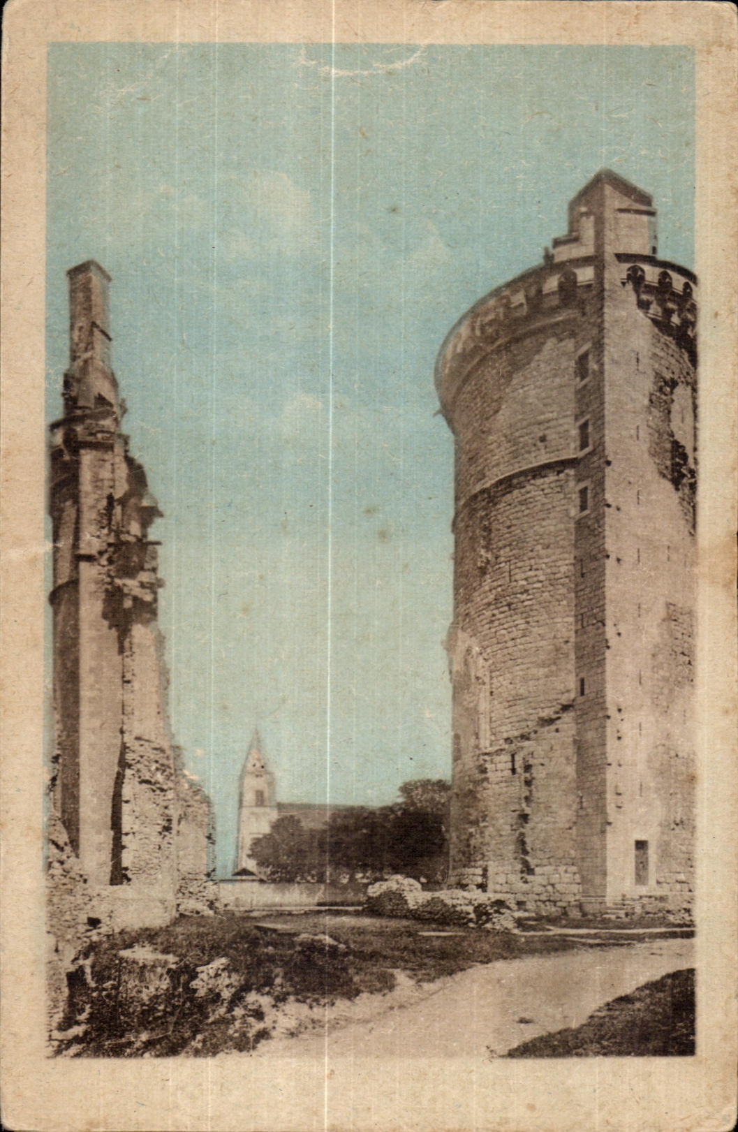 Mehun-sur-Yèvre — Ruines du Château de Charles VII — vue prise de l'Est — E. Maquaire, Bourges