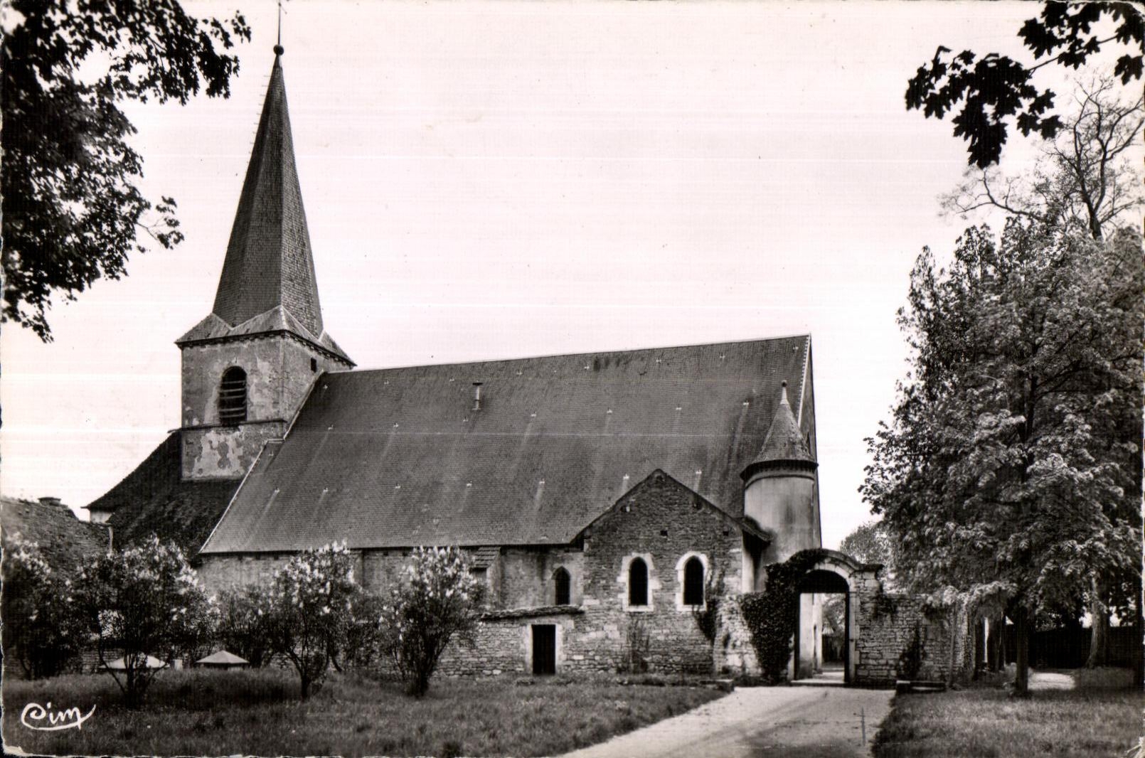 CPSM Montbard (C -d Or) L Eglise St Urse dans le Parc Buffon