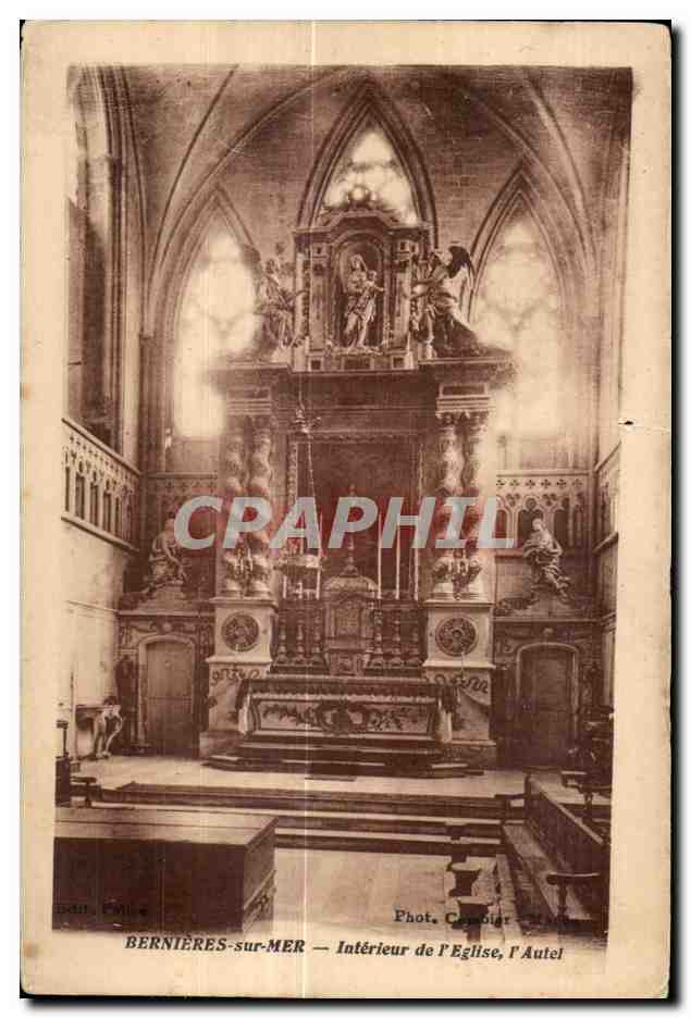 CPA Bernieres sur Mer Interieur de l Eglise I Autel