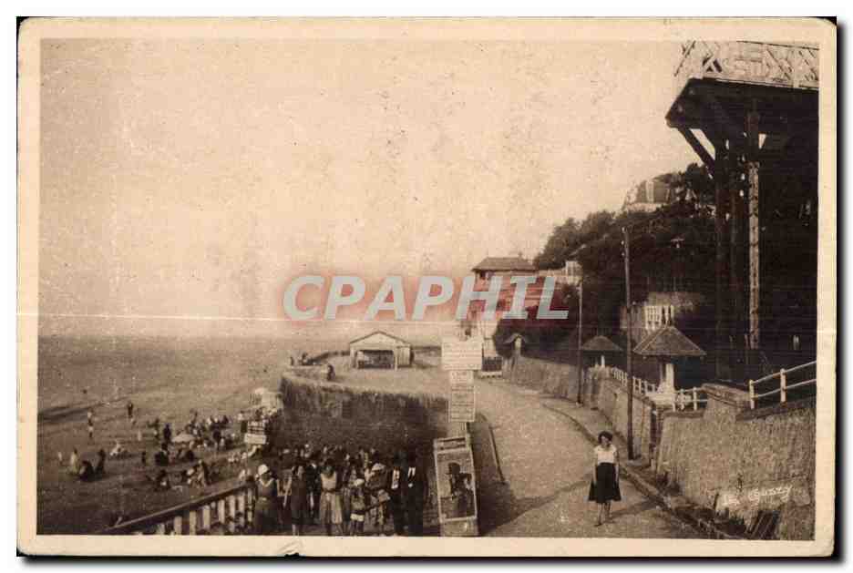 CPA Villerville Les belles Plages Normandes The beachs in Normandy (Calvados) La Plage vue de la Rue de Bains