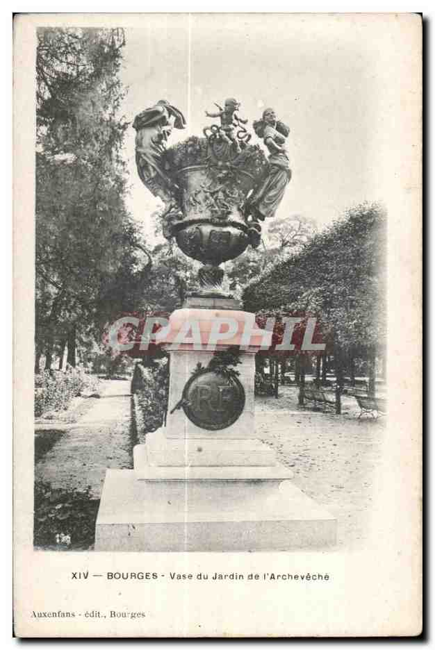 CPA Bourges Vase du Jardin de I Archeveche