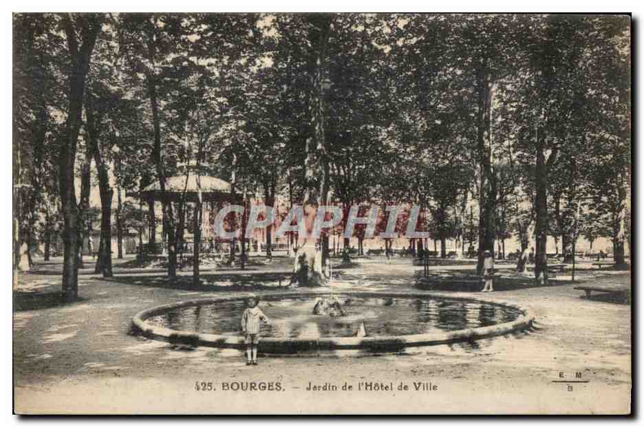 CPA Bourges Jardin de I Hotel de Ville
