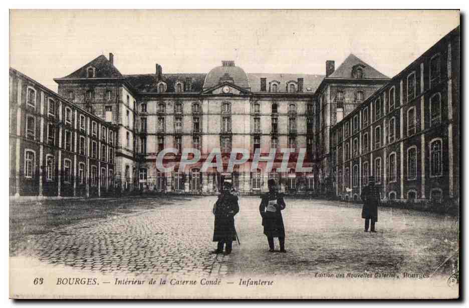 CPA Bourges interieur de la caserne Conde infanterie Militaria 