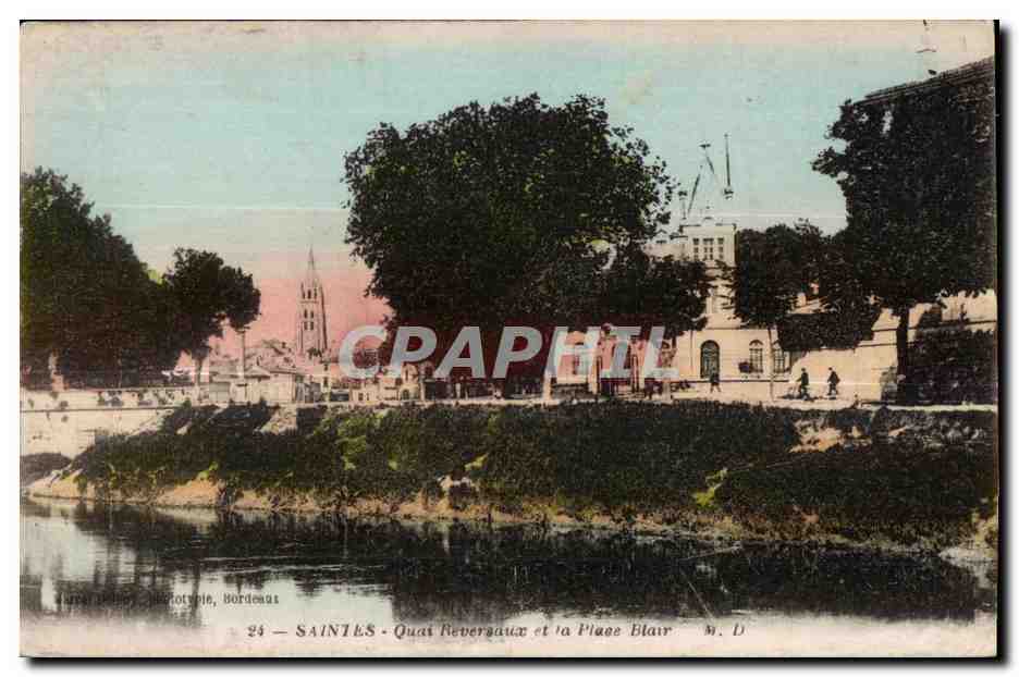 CPA Saintes Quai Reversaux et la Place Blair