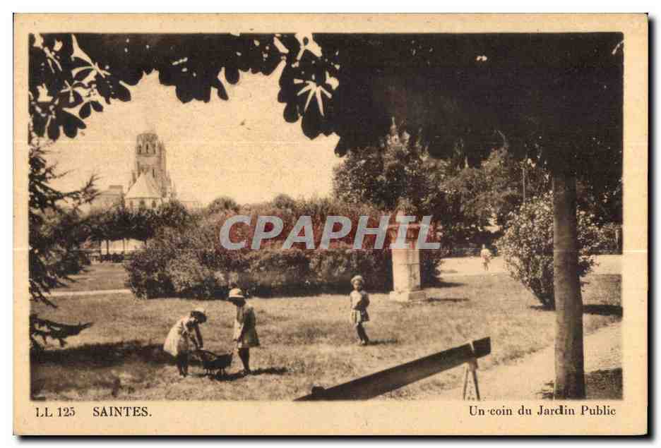 CPA Saintes un coin du jardin public Enfants