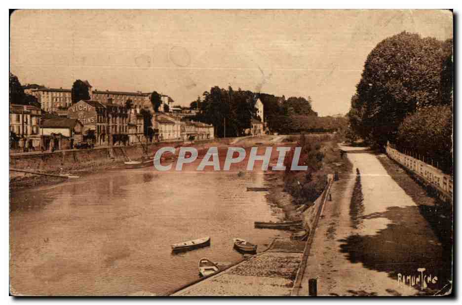 Vintage Postcard Saintes caserne de bremond d ars domimant ia charente