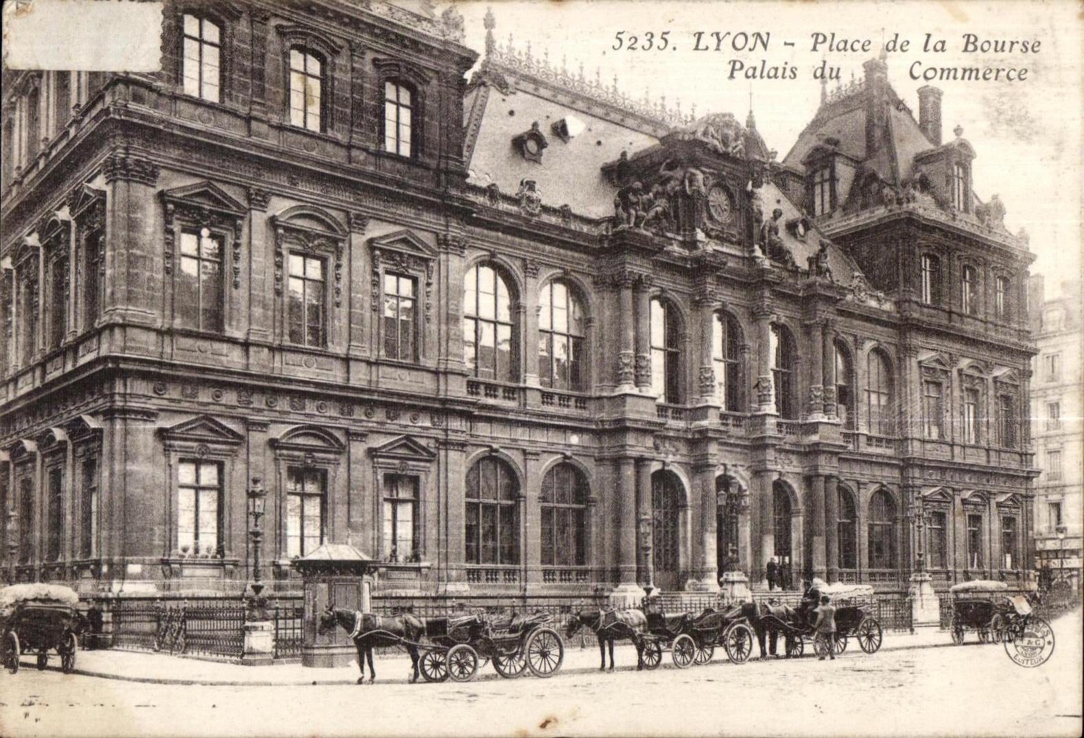 CPA Lyon Place de la Bourse Palais du Commerce