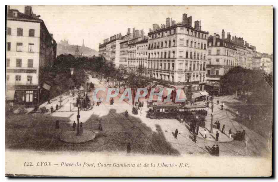 CPA Lyon Place du Pont Cours Gambetta et de la Liberte