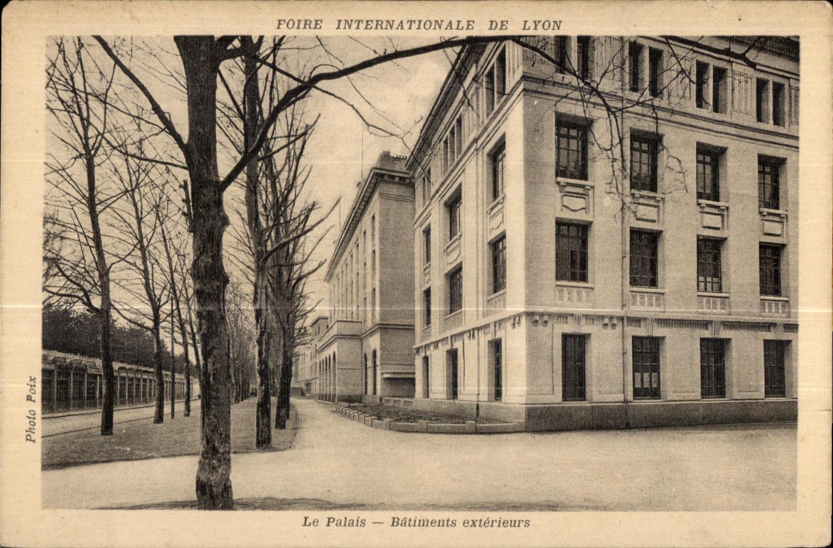CPA Foire Internationale De Lyon Le Palais Batiments Exterieurs