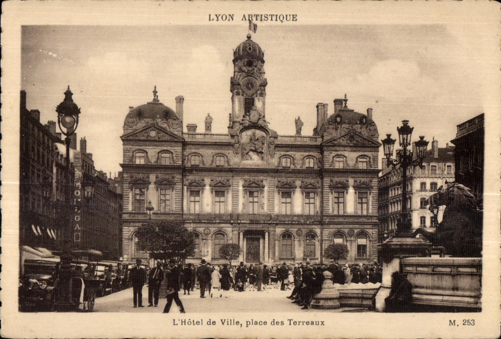 CPA Lyon Artistique L Hotel de Ville Place des Terreaux