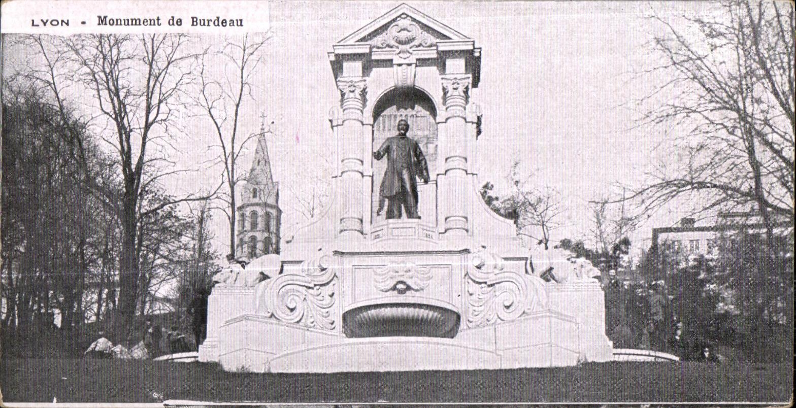 CPA Lyon Monument de Burdeau