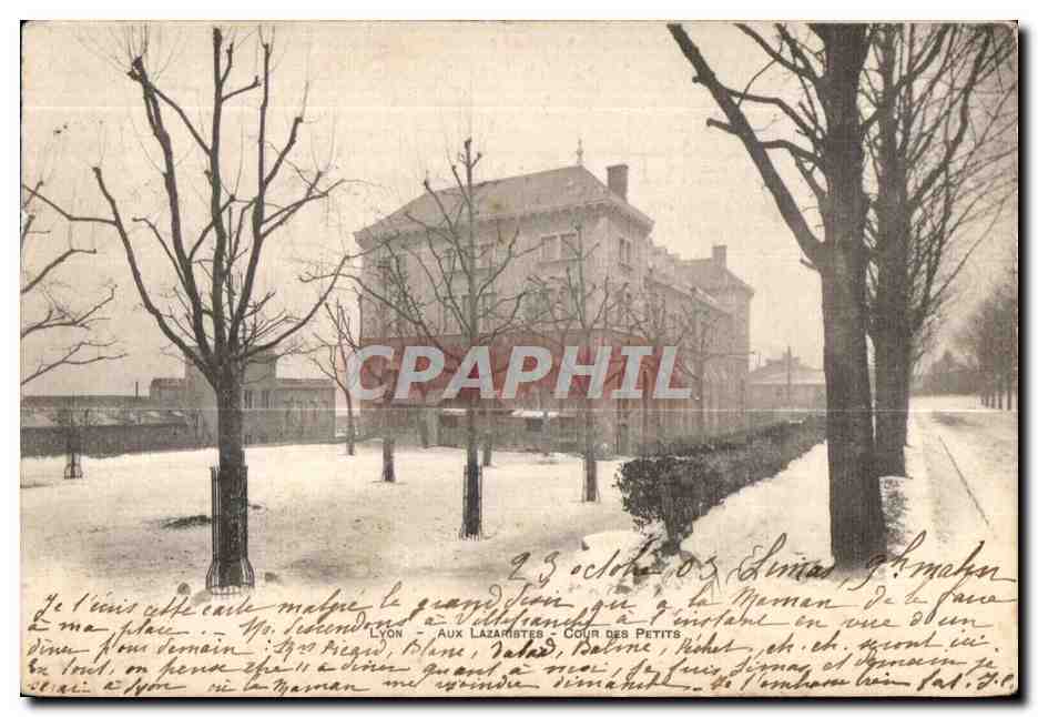 CPA Lyon Aux lazaristes Cour des petits 