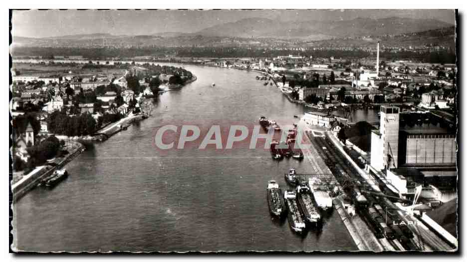 Vue aérienne du port fluvial — CPAHPTL — éditeur LAPR
