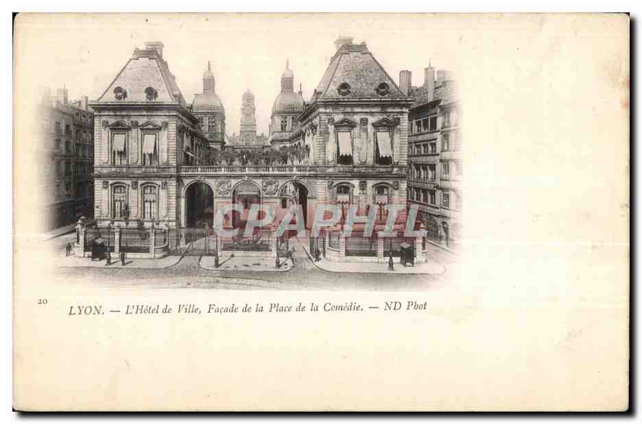 CPA Lyon L Hotel de Ville Facade de la Place de la Comedie ND Pbot