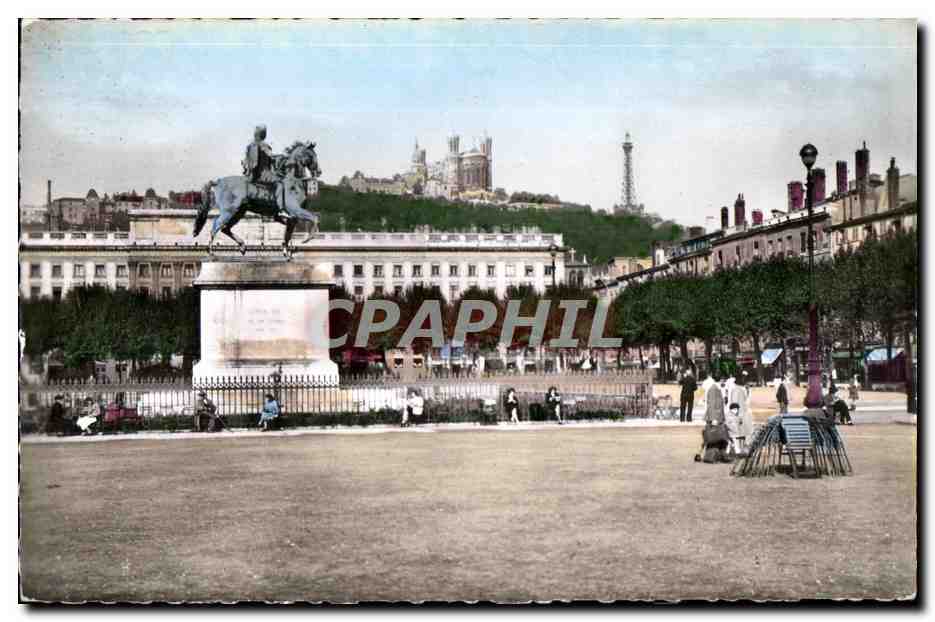 CPSM Lyon Place Bellecour of Fourviere
