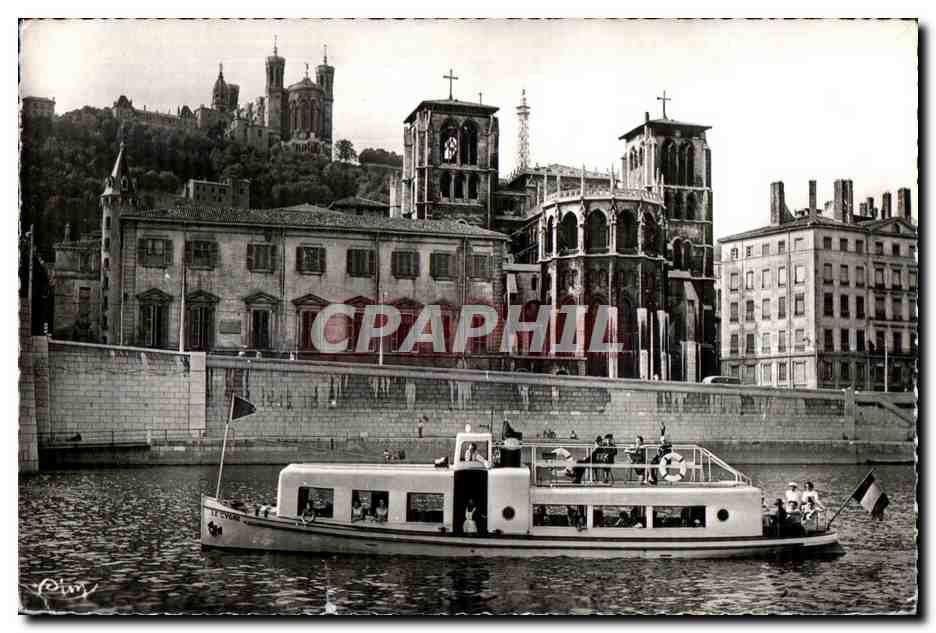 Vue de Lyon — La Confluence — bateau touristique sur le Rhône — éditeur CPAPHIL