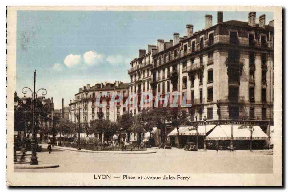 LYON — Place et avenue Jules-Ferry — CPAPHIL