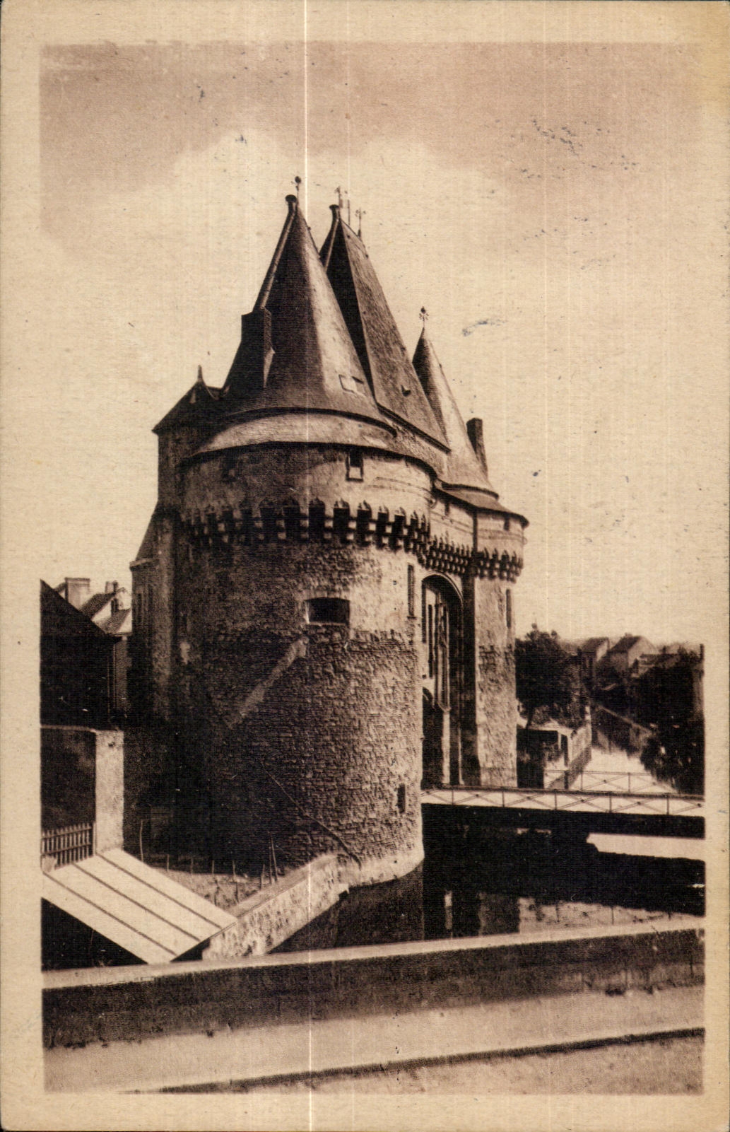 CPA La Ferte Bernard La Porte de la Ville et les fosses