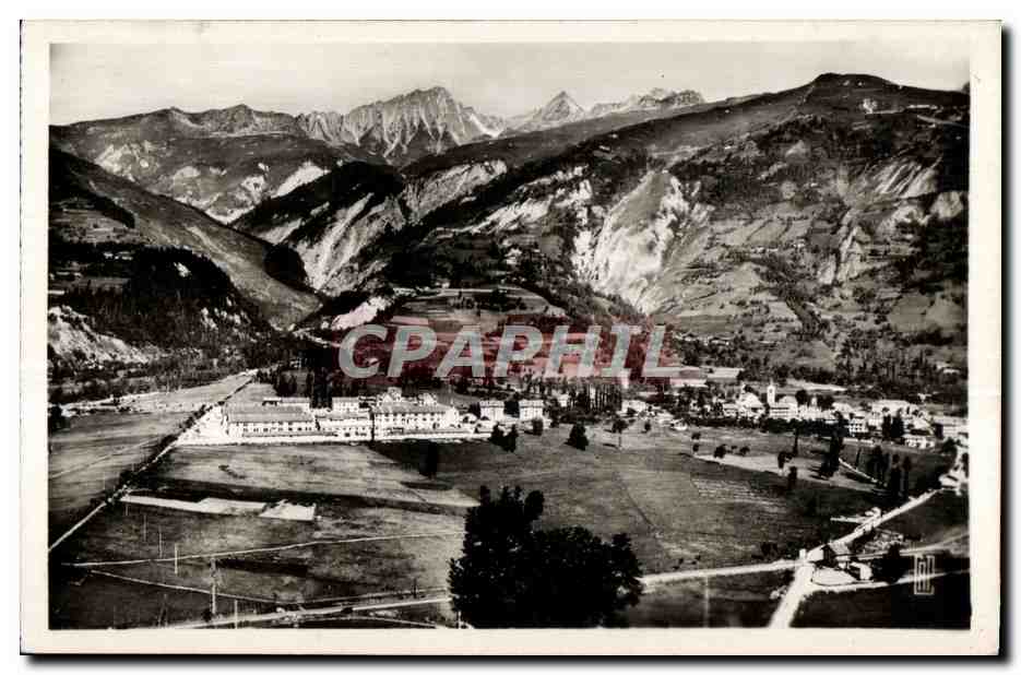 CPA Bourg Saint Maurice Les Casernes et le Massif du Rognaix