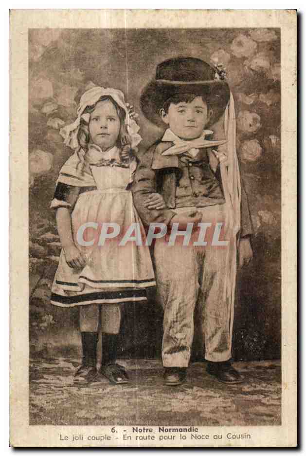 CPA Notre Normandie Le joli couple En route pour lo Noce au Cousin Enfants Folklore