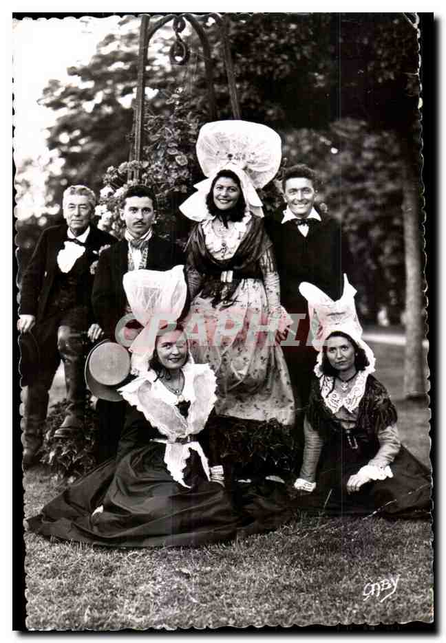 CPA Costumes Normands Groupe de la Manche Folklore Coiffes