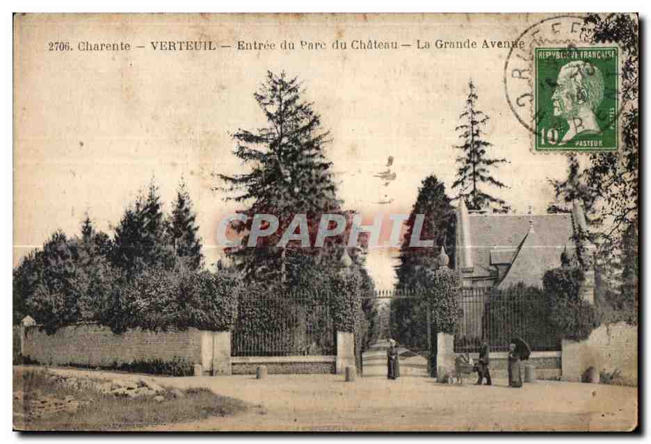 CPA Charente Verteuil Entree du Parc du Chateau La Grande Avenue