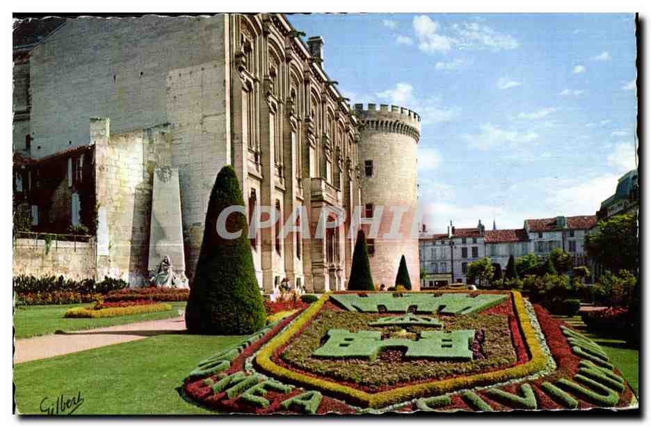 CPSM Angouleme Jardins de I Hotel de Ville Ecusson de Armes d Angouleme