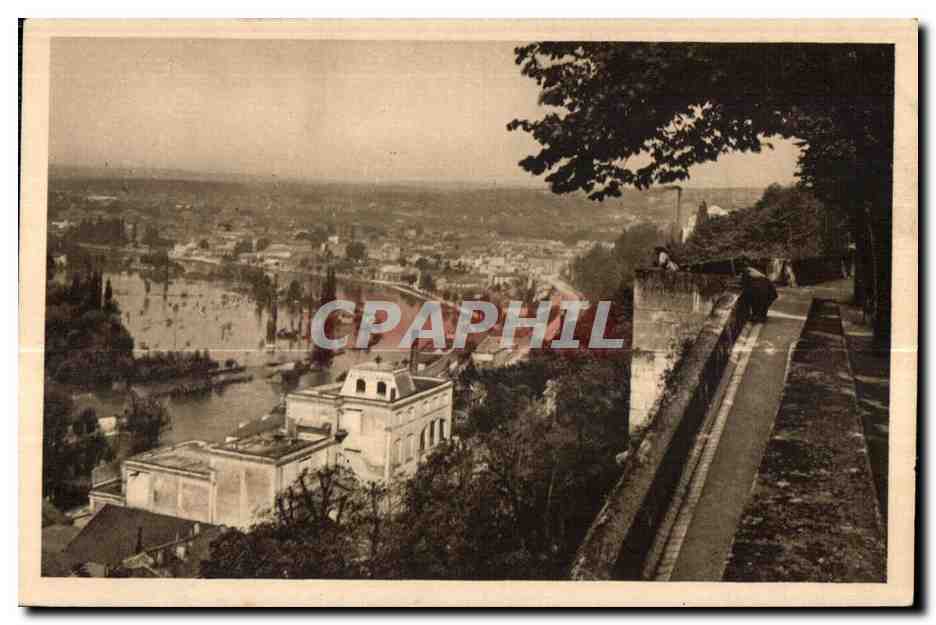 CPA Angouleme Les Beautes de France La Charente et le Port de L Houmean vus du Rempart Beaulieu